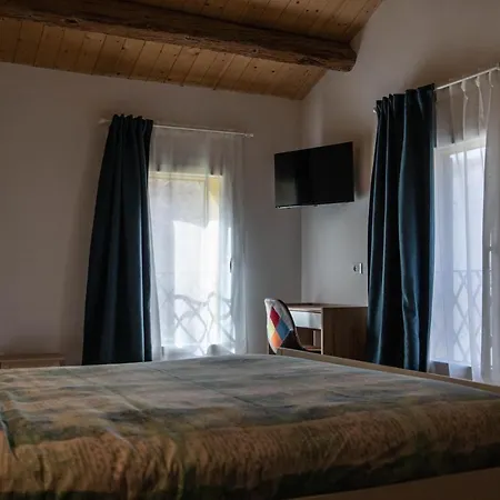 לינה וארוחת בוקר La Casa Gialla ראבנה