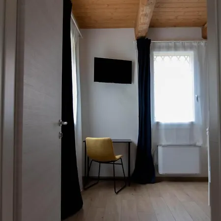 לינה וארוחת בוקר La Casa Gialla