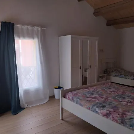 לינה וארוחת בוקר La Casa Gialla 3*