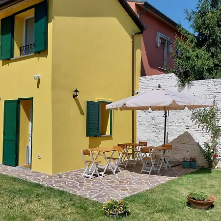 ベッド・アンド・ブレックファスト La Casa Gialla 3*