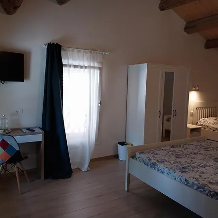 La Casa Gialla לינה וארוחת בוקר ראבנה