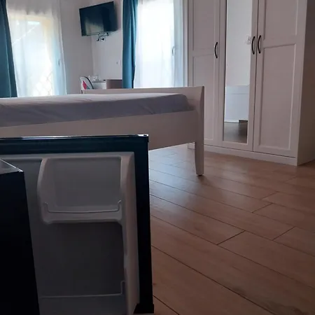 לינה וארוחת בוקר La Casa Gialla ראבנה